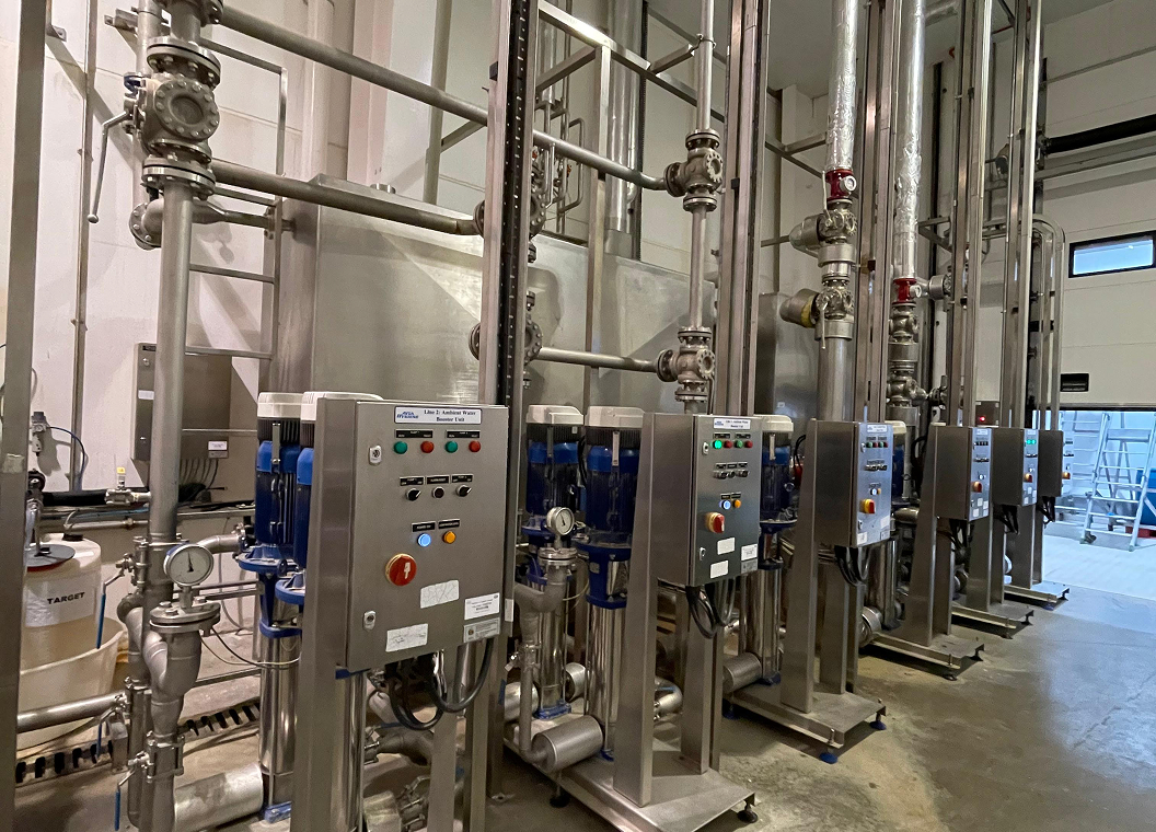 Our open plant hygiene and dosing systems are engineered to deliver full production-area coverage.We work closely with poultry processors to ensure system designs align with operational workflows and hygiene zoning requirements. With advanced monitoring capabilities, these systems help control usage, prevent waste, support sustainability goals, and maintain uninterrupted operations.